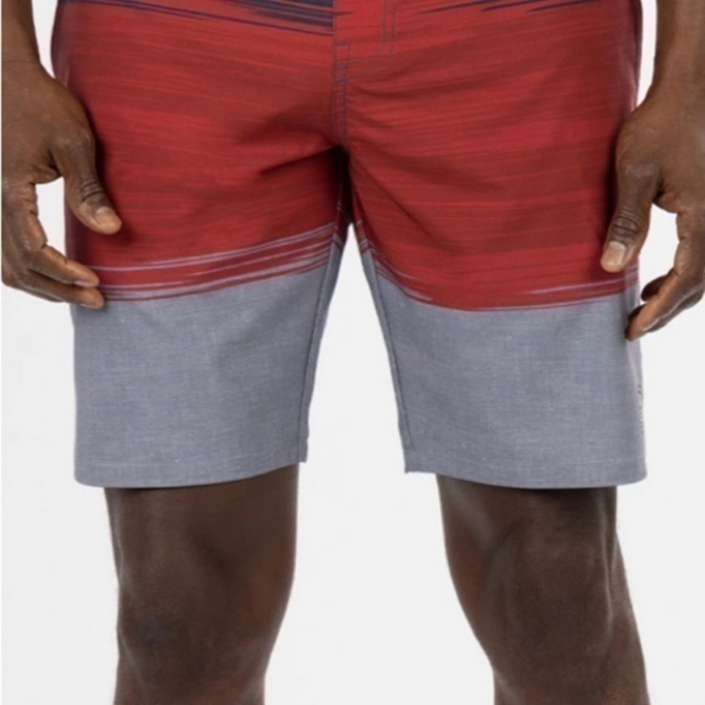New Men’s Travis Mathew STARBOARD SHORES BOARDSHORT Shorts Size 42 Flag